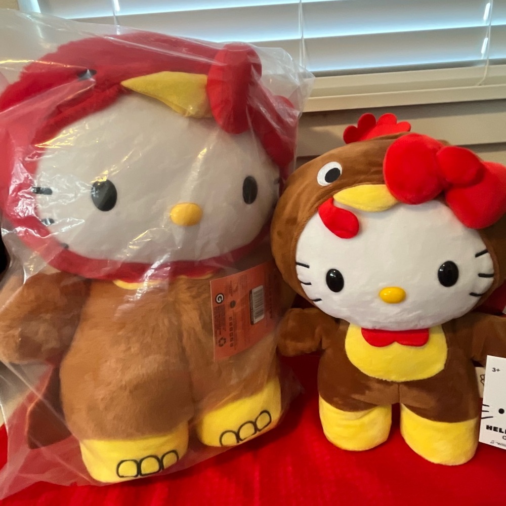 Hello Kitty Plush Duo in Brown and Red